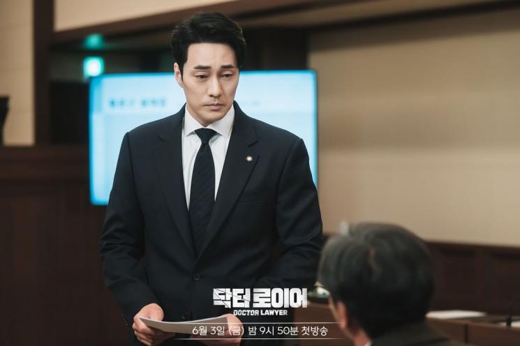 Potret So Ji Sub di Doctor Lawyer (Instagram/@mbcdrama_now)
