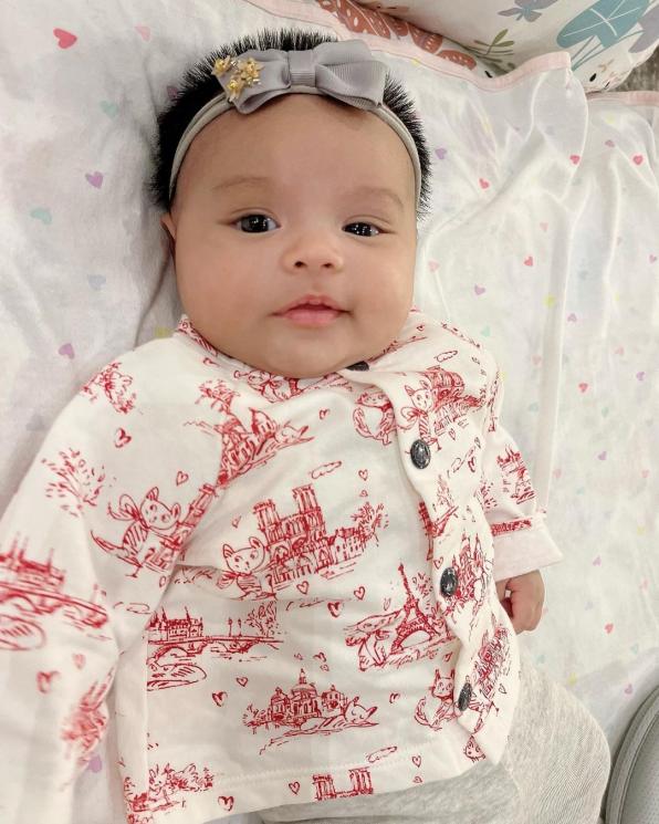 Ekspresi Baby Ameena saat Difoto (Instagram/@ameenaatta)