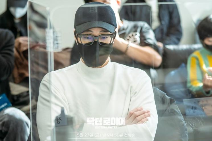 Potret So Ji Sub di Doctor Lawyer (Instagram/@mbcdrama_now)