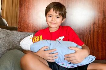 Aksi Menggemaskan Baby Verhaag Tutupi Mukanya saat Difoto, Seolah Dukung Ortu Rahasiakan Wajahnya