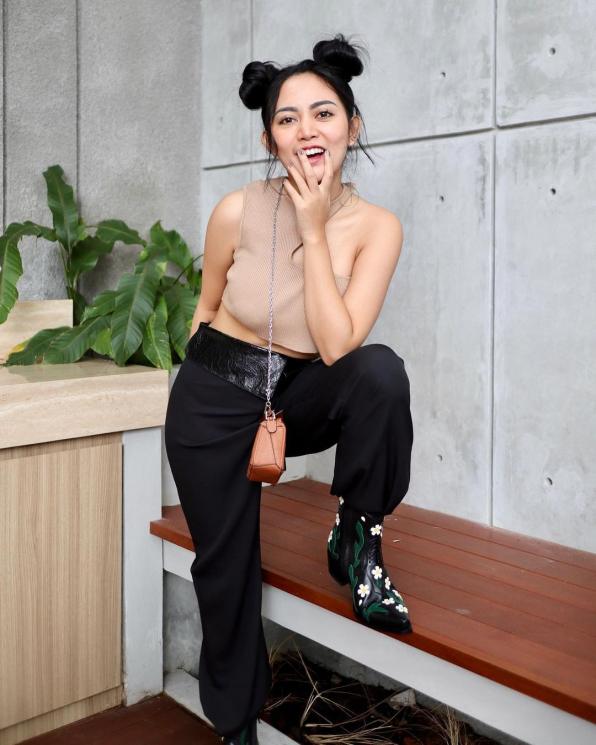 Artis Pernah Didatangi Orang Minta Duit (Instagram/@rachelvennya)
