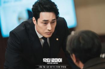 8 Potret So Ji Sub di Doctor Lawyer, Drama Barunya setelah 4 Tahun Sebagai Pengacara Medis