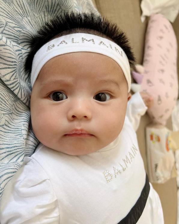 Ekspresi Baby Ameena saat Difoto (Instagram/@ameenaatta)