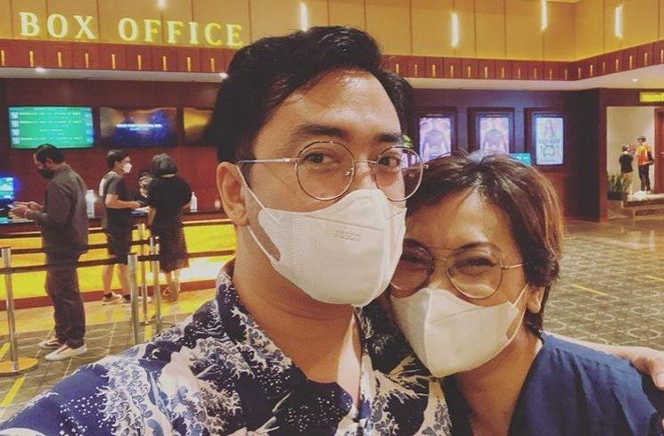 Artis Menikah dengan Manajernya. (Instagram/@dennisadhiswara)