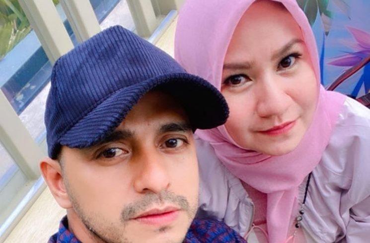 Artis Menikah dengan Manajernya. (Instagram/@alizainal08)