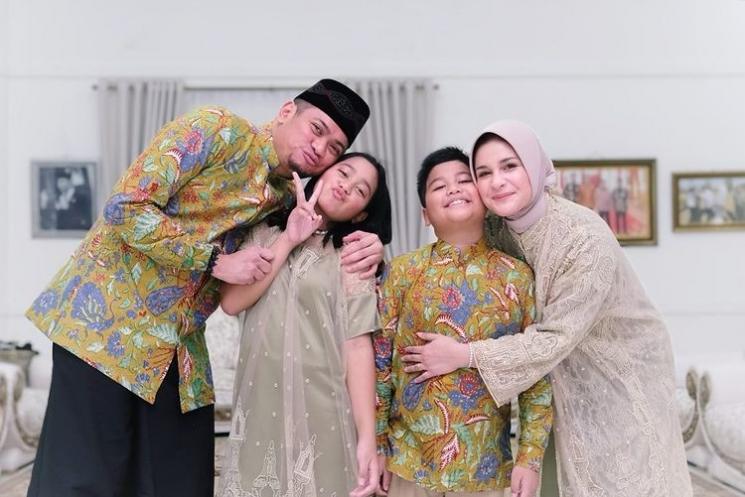 Gaya Halal Bihalal Seleb Istri Pejabat (Instagram/@priskaparamita)