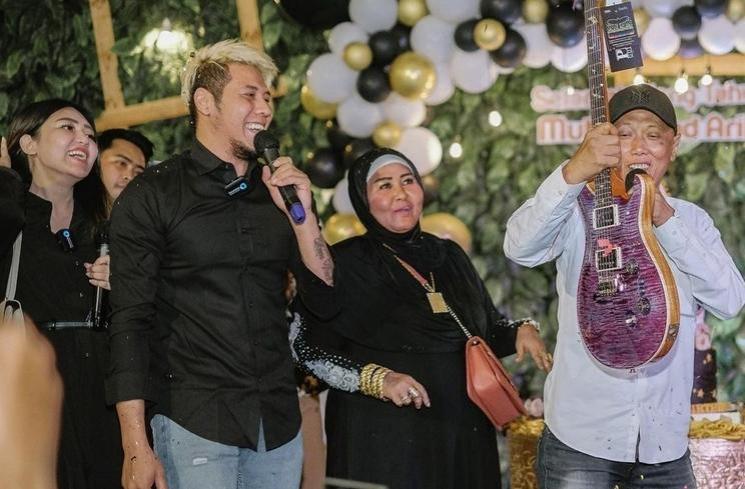 Momen kedekatan Chevra Yolandi dengan keluarga Via Vallen (Instagram/@viavallen)