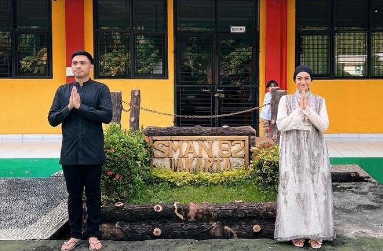 Artis Menikah di Hari Ulang Tahun.