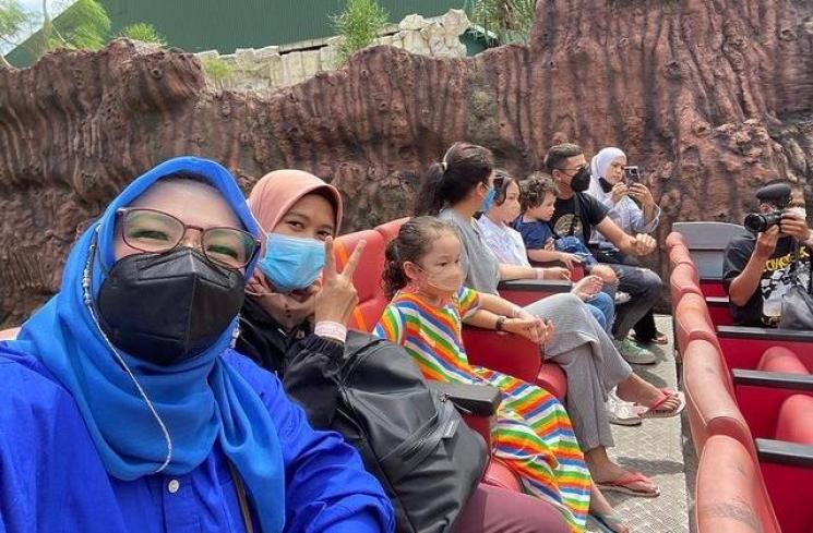 Momen Anak Andhika Pratama dan Ussy Sulistiawaty Mudik ke Malang. (YouTube/ Ussy Andhika Official)