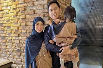 Gaya Halal Bihalal 8 Seleb Istri Pejabat, Elegan dan Anggun Pakai Gaun
