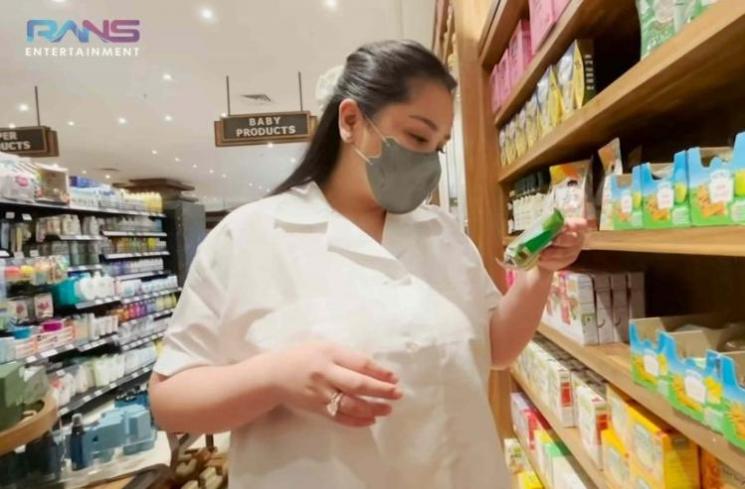 Momen Nagita Slavina Belanja Mpasi Rayyanza. (YouTube/RANS Entertainment)