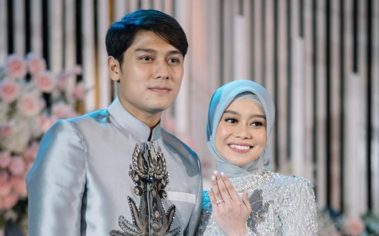 Gaya Pedangdut saat Lamaran (Instagram/@rizkybillar)