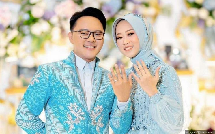 Gaya Pedangdut saat Lamaran (Instagram/@thecaramelz)