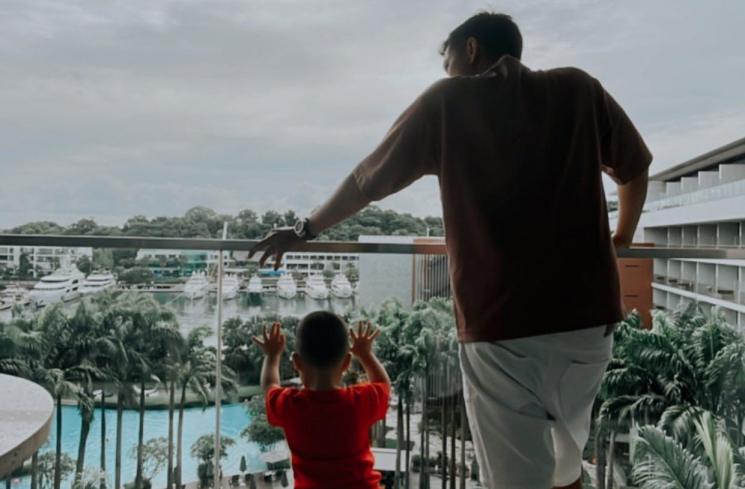 Liburan Citra Kirana dan Rezky Aditya di Singapura. (Instagram/@thereal_rezkyadhitya)