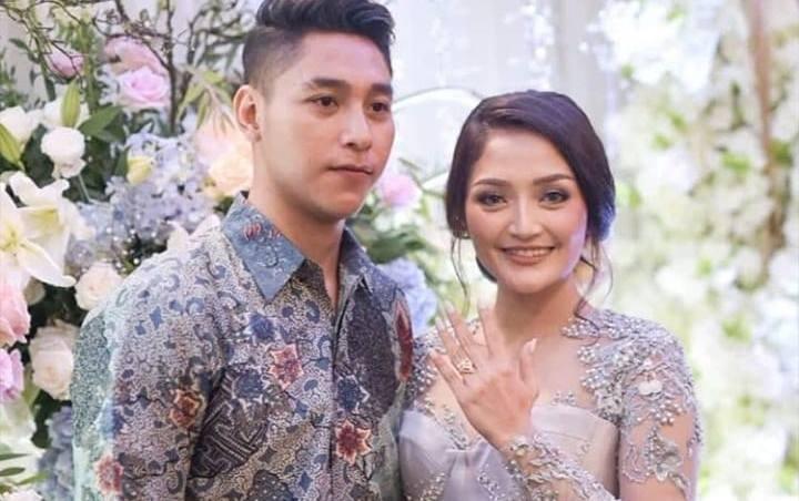 Gaya Pedangdut saat Lamaran (Instagram/@vamosfotografia)