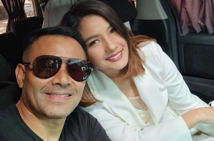 Artis Takut Naik Pesawat. (Instagram/@duma_riris)