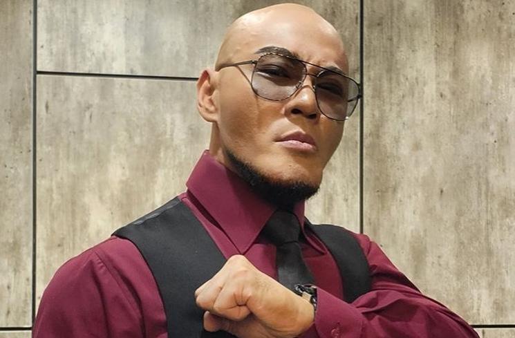 Artis Takut Naik Pesawat. (Instagram/@mastercorbuzier)