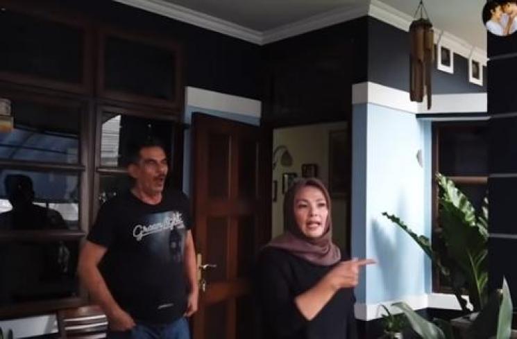 Potret Rumah Mertua Artis.