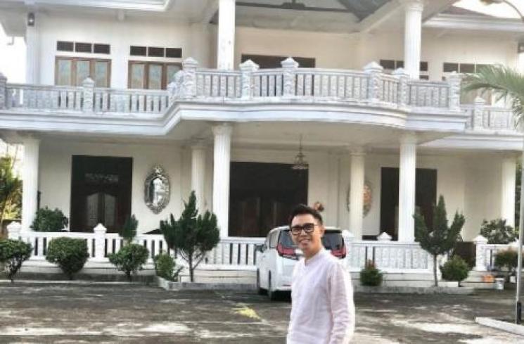 Potret Rumah Mertua Artis.