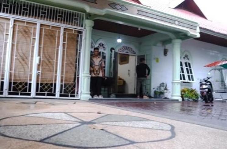 Potret Rumah Mertua Artis.