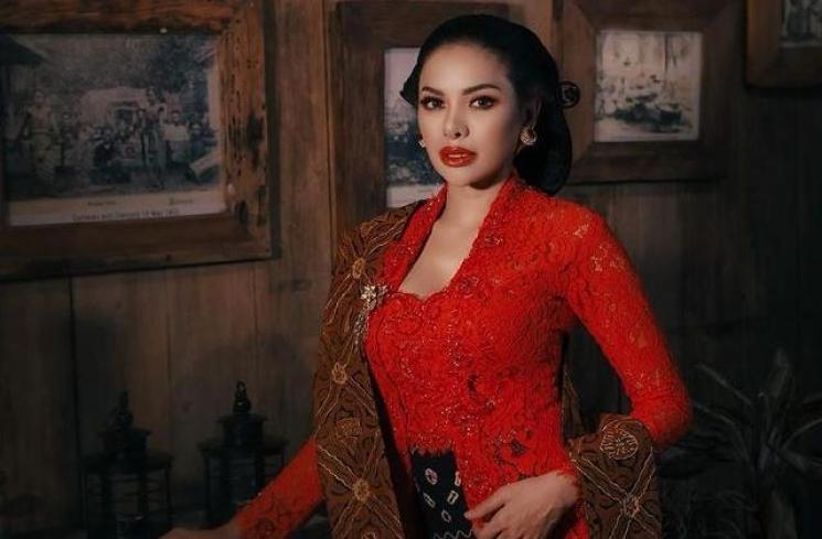 Adu Gaya Dinar Candy dan Nikita Mirzani. (Instagram/dinar_candy dan nikitamirzanimawardi_172)