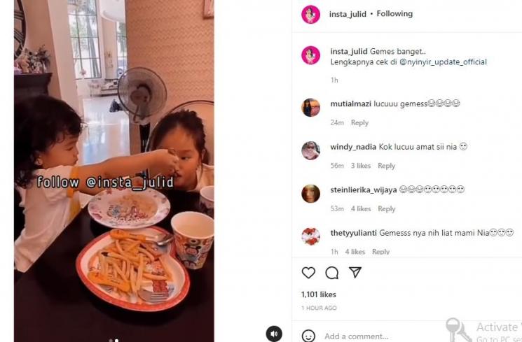 Thania Putri Onsu suapi Thalia Putri Onsu (instagram.com)