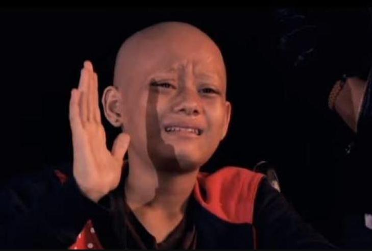 Artis Cantik Tampil Botak. (YouTube/PrimaKurniawanDS)