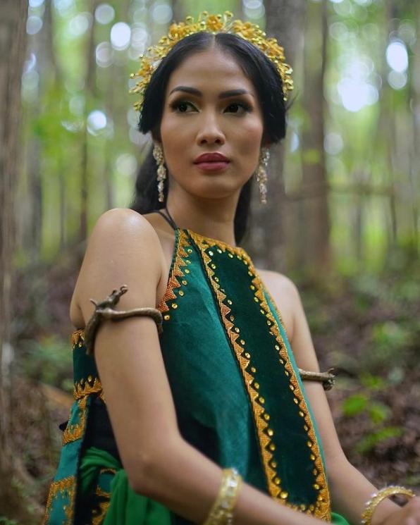 Artis Cantik Jadi Hantu di Film. (Instagram/owliasarah)