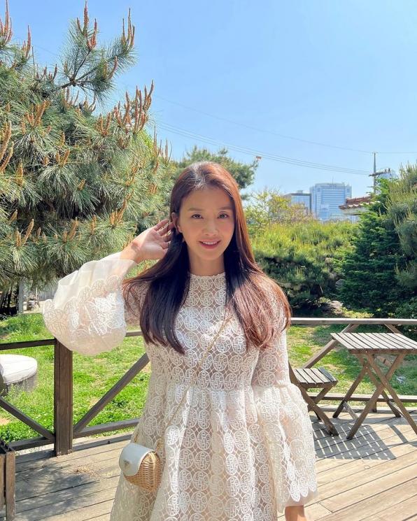 Artis Korea Menikah dengan Konglomerat (Instagram/@leesiyoung38)