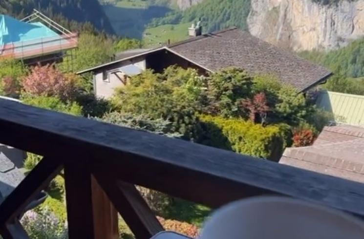 Potret liburan Nana Mirdad dan Andrew White di Swiss. (Instagram/@nanamirdad_)