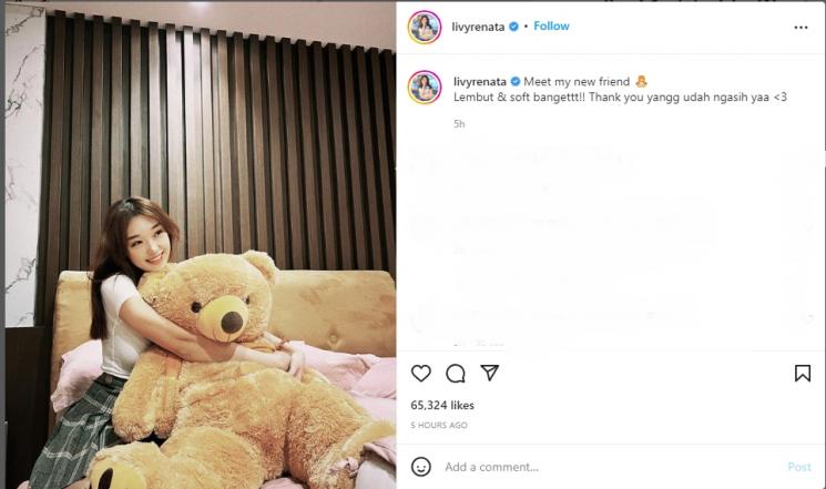 Livy Renata diduga dapat kado dari Gabriel Prince. (Instagram/livyrenata)