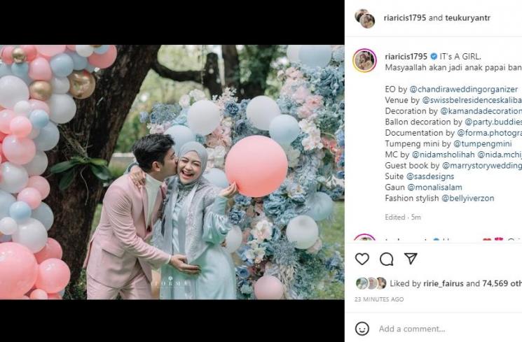 Ria Ricis dan Teuku Ryan ungkap jenis kelamin anak pertamanya. (Instagram/riaricis1795)
