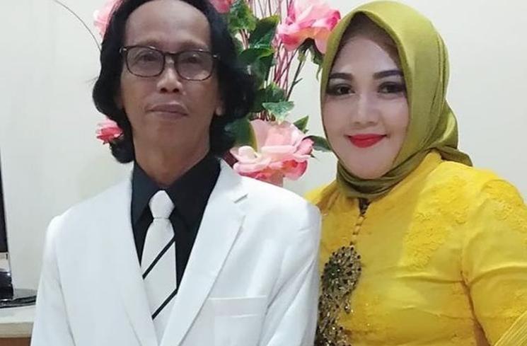 Momen Mesra Mandra dan Istri. (Instagram/mandra_ys)