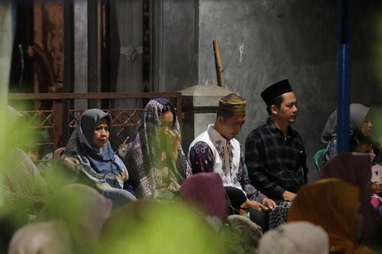 Kiki Farrel Gelar Tahlilan 7 Hari Meninggalnya Ibu, Dahlia Ramli. (MataMata.com/Angga Budhiyan)