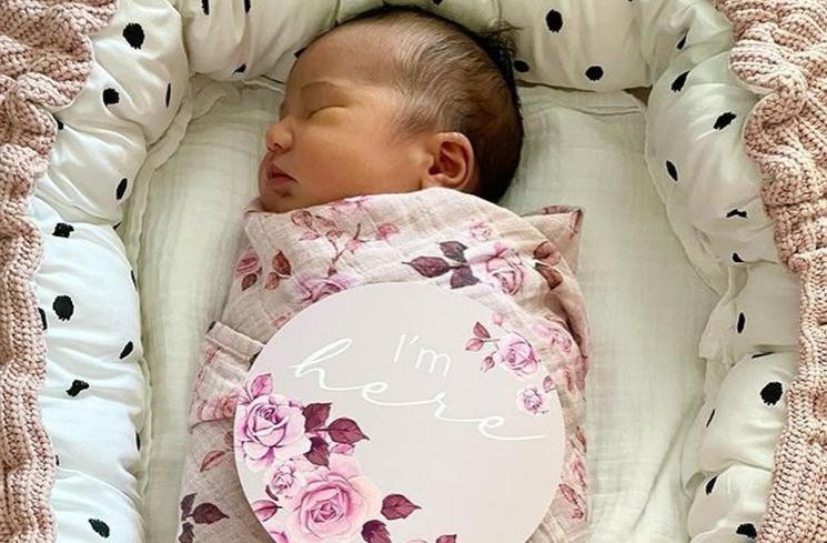 Potret Millicent Mae Anak Derby Romero. (Instagram/miss_adinda_mae)