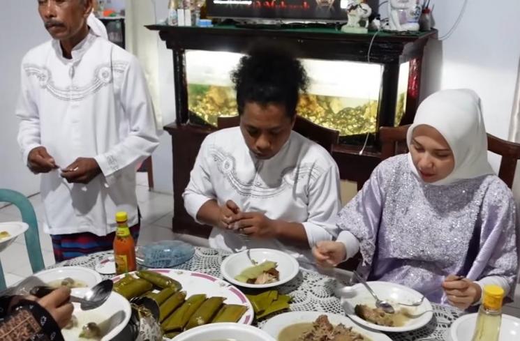 Rumah Arie Kriting di Kampung Halaman (YouTube Indah Permatasari)