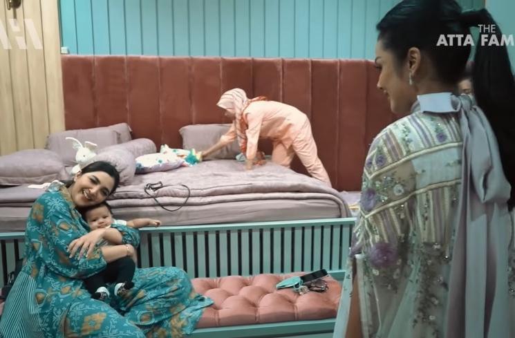 Potret Krisdayanti dan Ashanty Main Bareng Ameena (YouTube/AH)