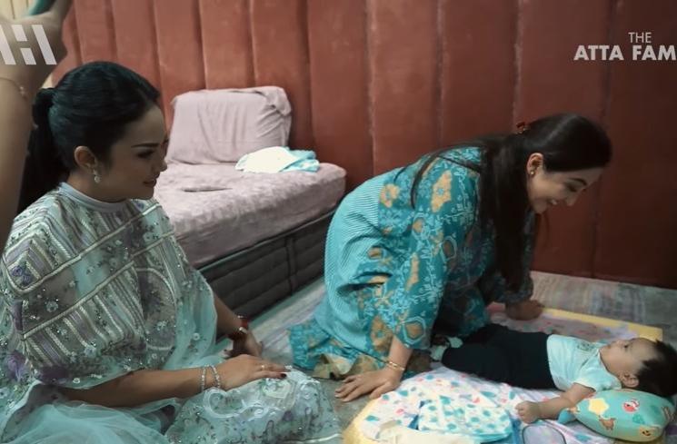 Potret Krisdayanti dan Ashanty Main Bareng Ameena (YouTube/AH)