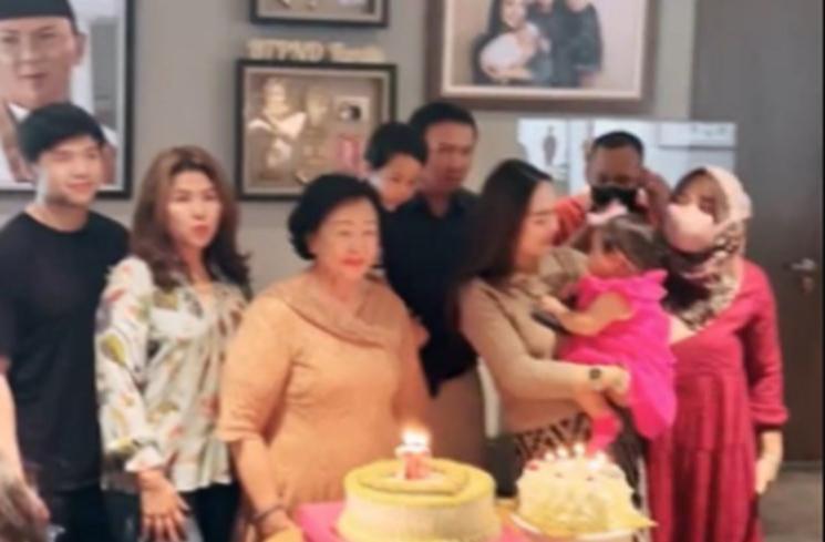 Momen Ulang Tahun Puput Nastiti Istri Ahok. (Instagram/@btpnd)