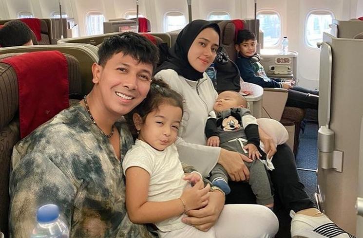 Potret Liburan Fairuz A Rafiq di Bali. (Instagram/@fairuzarafiq)