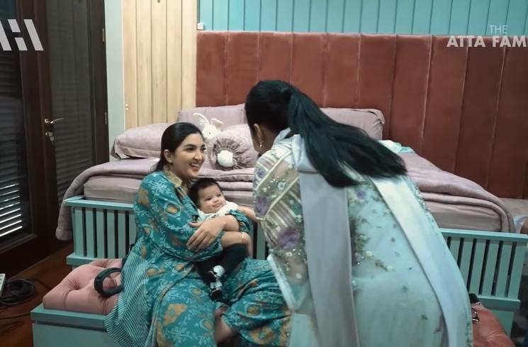 Potret Krisdayanti dan Ashanty Main Bareng Ameena (YouTube/AH)