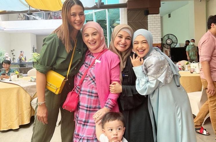 Gaya Artis di Gender Reveal Anak Ria Ricis (instagram/@shireensungkar)