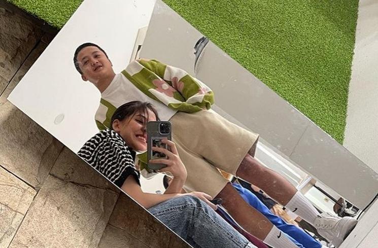 Gaya Pacaran Adhisty Zara dan Kakang Jurnalrisa. (Instagram/@zaraadhsty)