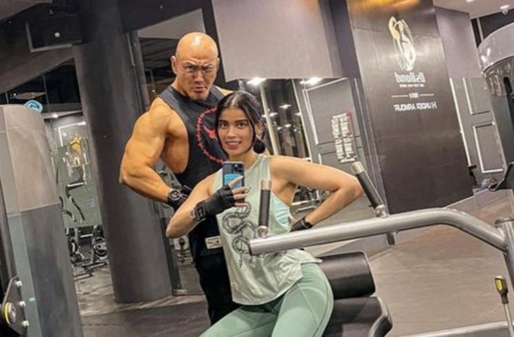 Momen mesra Sabrina Chairunnisa dan Deddy Corbuzier (Instagram/@sabrinachairunnisa_)