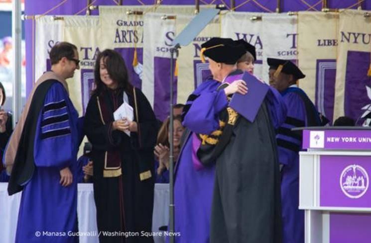 Momen Taylor Swift Terima Gelar Doktor Kehormatan (Washington Square New)