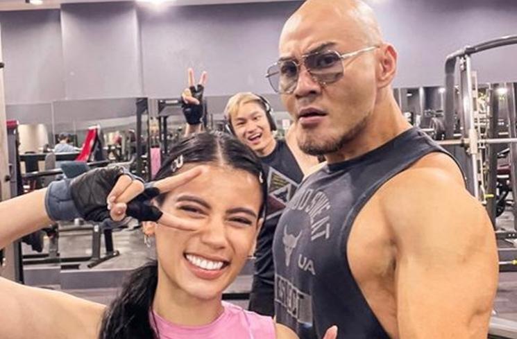 Momen mesra Sabrina Chairunnisa dan Deddy Corbuzier (Instagram/@sabrinachairunnisa_)