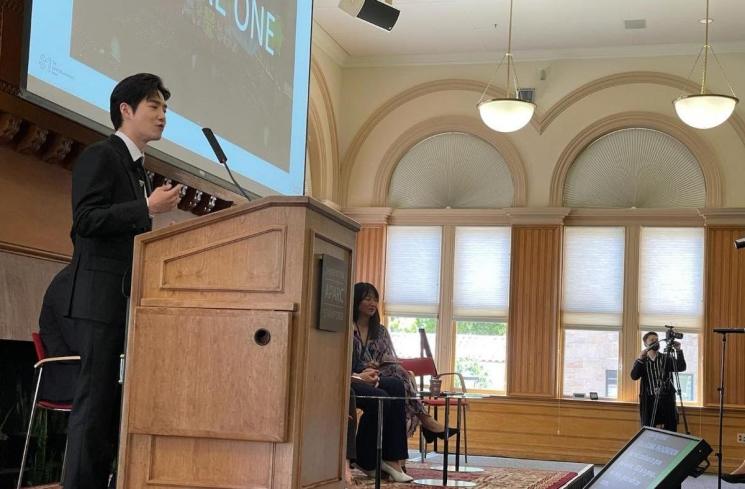 Suho EXO di Stanford (Koreaboo)