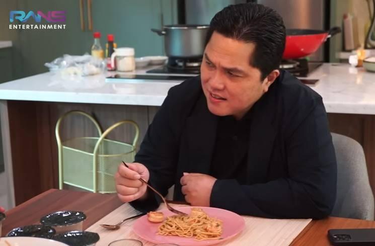 Potret Erick Thohir kunjungi rumah Raffi Ahmad. (YouTube/Rans Entertainment)
