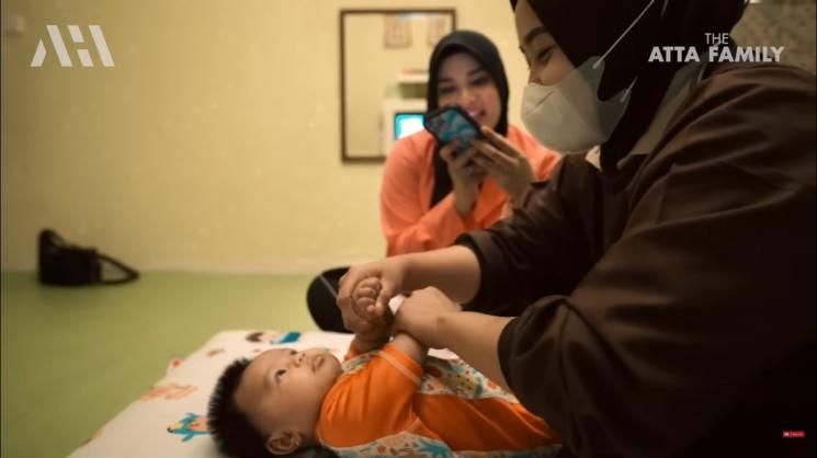 Potret Ameena di Baby Spa (YouTube/AH)