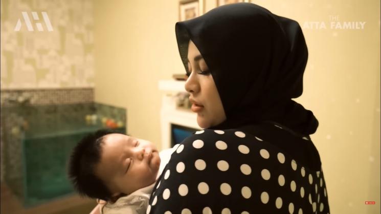 Potret Ameena di Baby Spa (YouTube/AH)